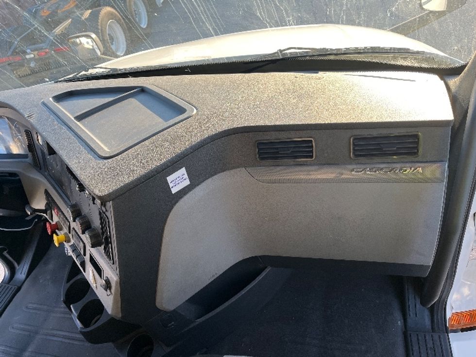 Sleeper Tractor-Heavy Duty Tractors-Freightliner-2020-T12664ST-Florence-SC-745,743\n\t\tmiles-$ 44,500 - Image 14