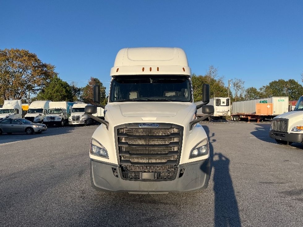Sleeper Tractor-Heavy Duty Tractors-Freightliner-2020-T12664ST-Florence-SC-745,743\n\t\tmiles-$ 44,500 - Image 2