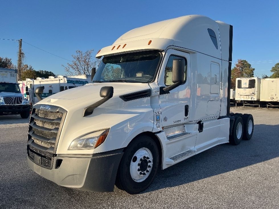 Sleeper Tractor-Heavy Duty Tractors-Freightliner-2020-T12664ST-Florence-SC-745,743\n\t\tmiles-$ 44,500 - Image 3
