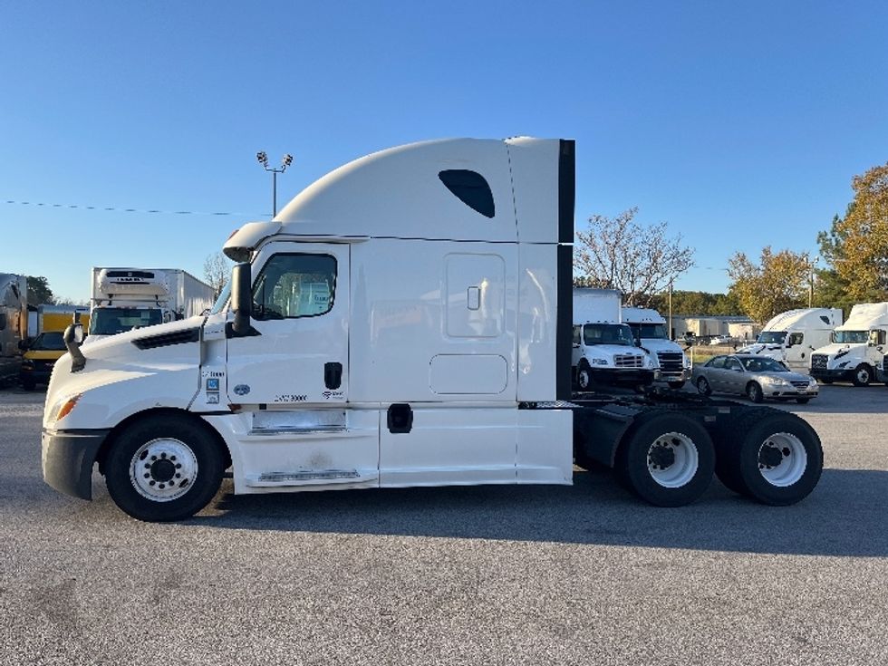 Sleeper Tractor-Heavy Duty Tractors-Freightliner-2020-T12664ST-Florence-SC-745,743\n\t\tmiles-$ 44,500 - Image 4