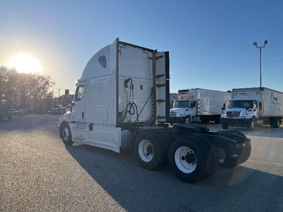 Sleeper Tractor-Heavy Duty Tractors-Freightliner-2020-T12664ST-Florence-SC-745,743\n\t\tmiles-$ 44,500 - Image 5