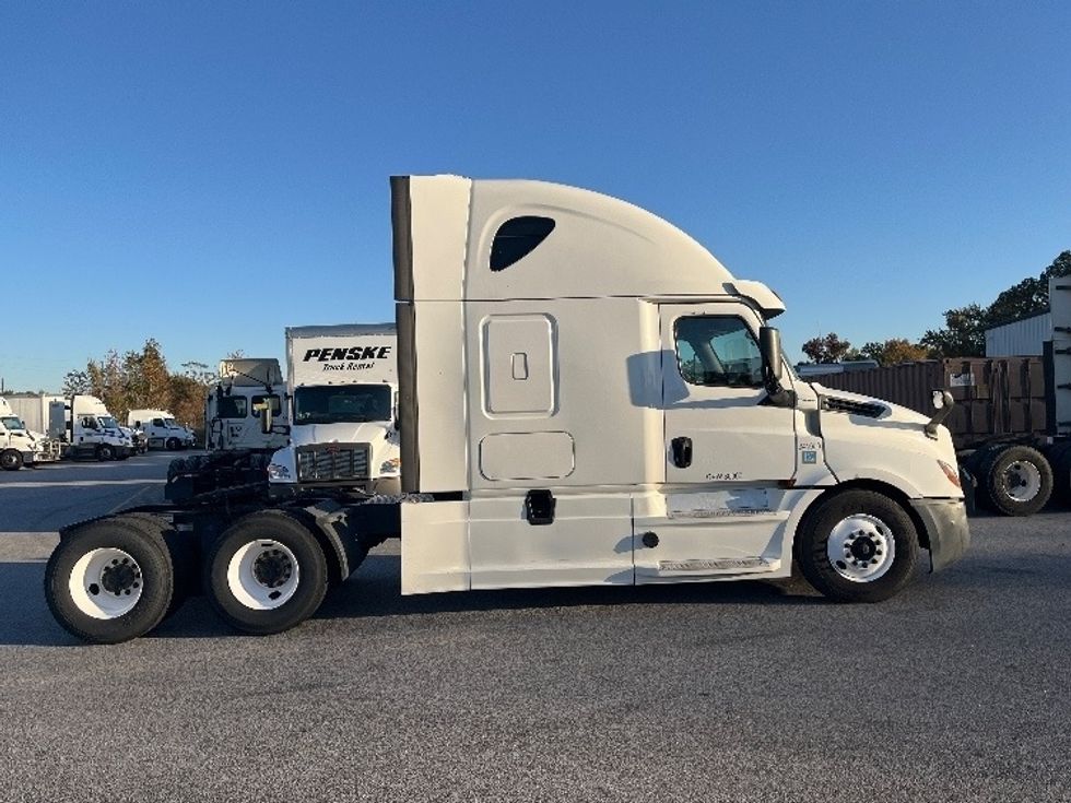 Sleeper Tractor-Heavy Duty Tractors-Freightliner-2020-T12664ST-Florence-SC-745,743\n\t\tmiles-$ 44,500 - Image 8