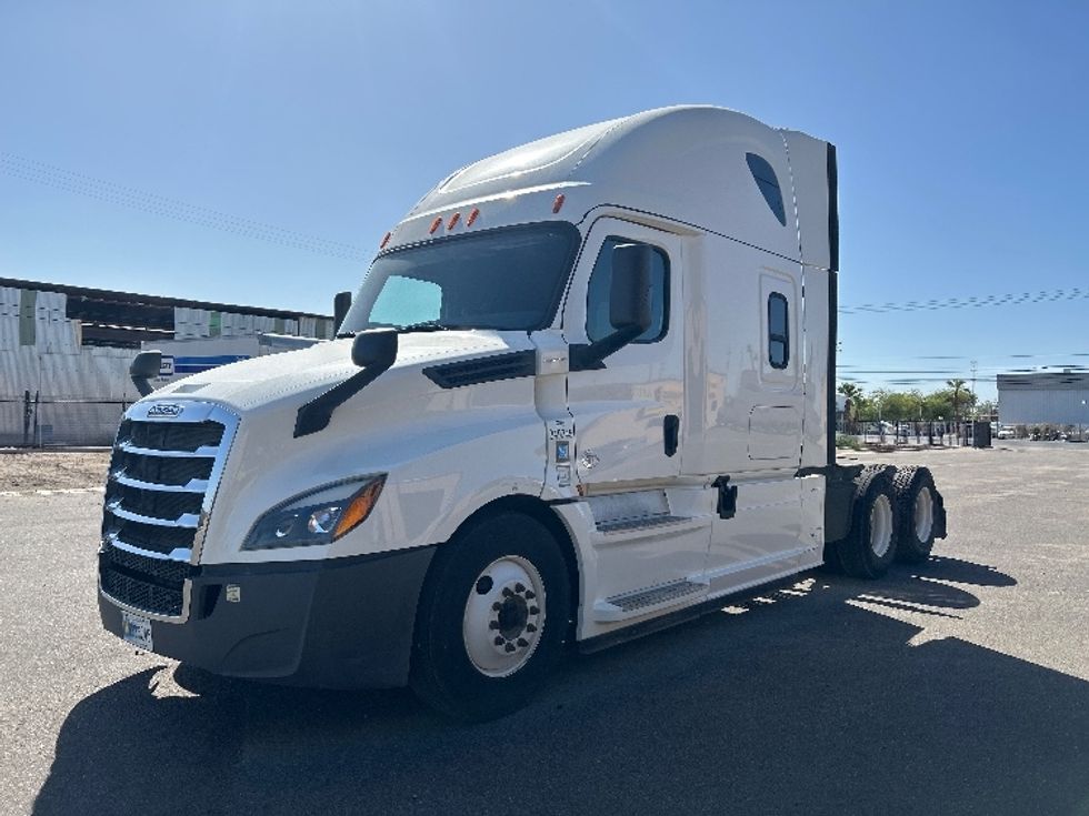 Sleeper Tractor-Heavy Duty Tractors-Freightliner-2020-T12664ST-Fontana-CA-125,626\n\t\tmiles-$ 89,500 - Image 1