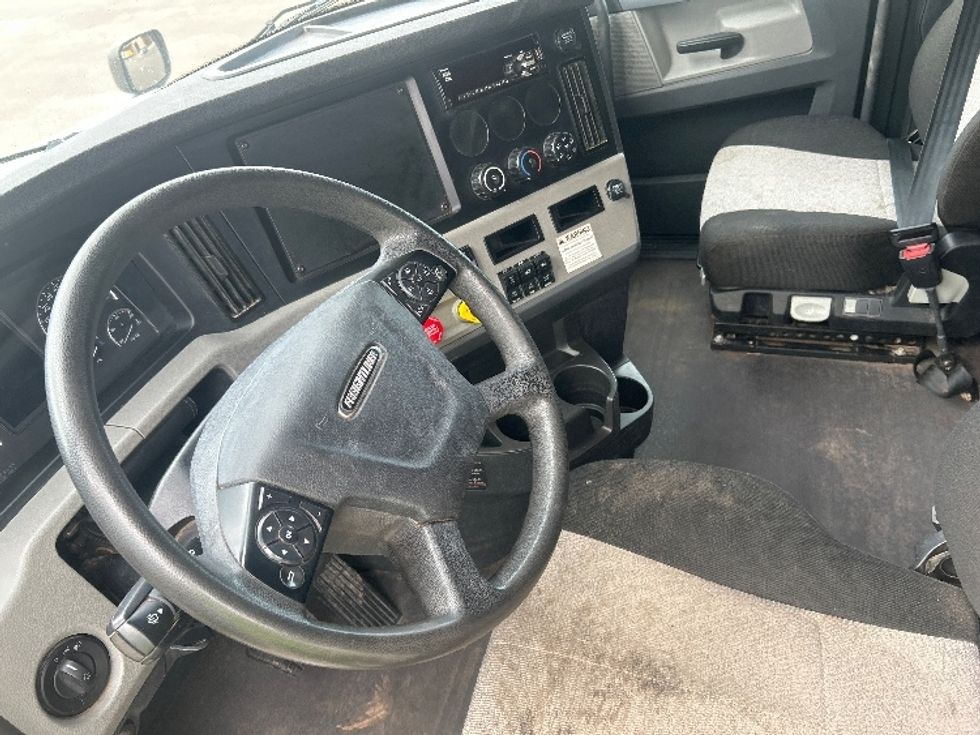 Sleeper Tractor-Heavy Duty Tractors-Freightliner-2020-T12664ST-Fontana-CA-125,626\n\t\tmiles-$ 89,500 - Image 10
