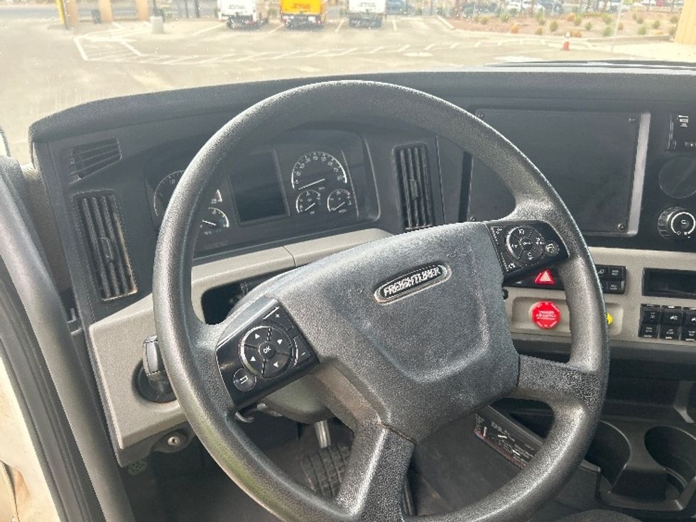 Sleeper Tractor-Heavy Duty Tractors-Freightliner-2020-T12664ST-Fontana-CA-125,626\n\t\tmiles-$ 89,500 - Image 11