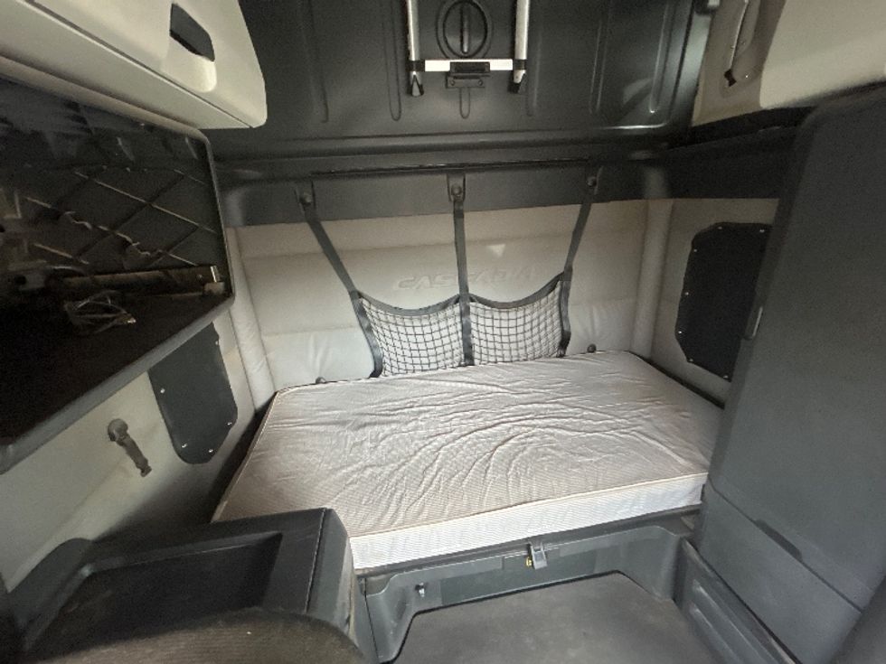 Sleeper Tractor-Heavy Duty Tractors-Freightliner-2020-T12664ST-Fontana-CA-125,626\n\t\tmiles-$ 89,500 - Image 16