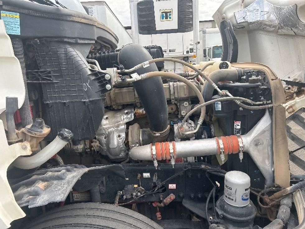 Sleeper Tractor-Heavy Duty Tractors-Freightliner-2020-T12664ST-Fontana-CA-125,626\n\t\tmiles-$ 89,500 - Image 19