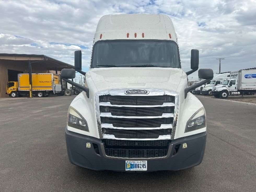 Sleeper Tractor-Heavy Duty Tractors-Freightliner-2020-T12664ST-Fontana-CA-125,626\n\t\tmiles-$ 89,500 - Image 2