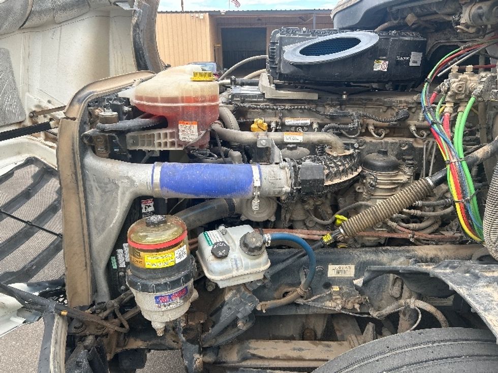 Sleeper Tractor-Heavy Duty Tractors-Freightliner-2020-T12664ST-Fontana-CA-125,626\n\t\tmiles-$ 89,500 - Image 20
