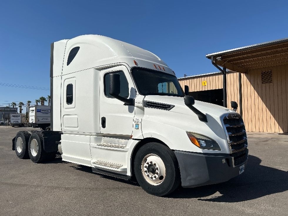 Sleeper Tractor-Heavy Duty Tractors-Freightliner-2020-T12664ST-Fontana-CA-125,626\n\t\tmiles-$ 89,500 - Image 3