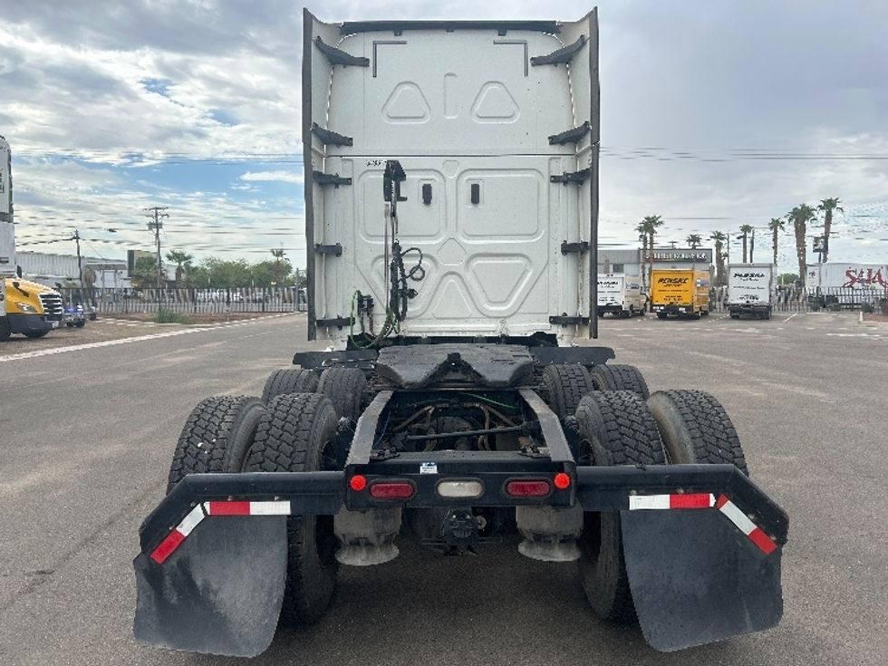 Sleeper Tractor-Heavy Duty Tractors-Freightliner-2020-T12664ST-Fontana-CA-125,626\n\t\tmiles-$ 89,500 - Image 6