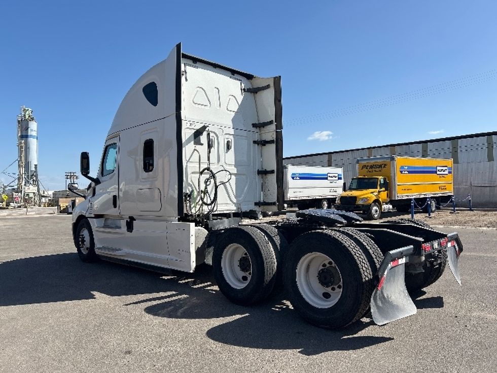 Sleeper Tractor-Heavy Duty Tractors-Freightliner-2020-T12664ST-Fontana-CA-125,626\n\t\tmiles-$ 89,500 - Image 7