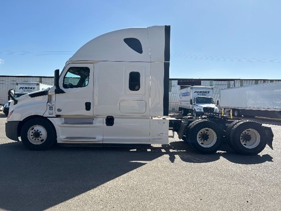 Sleeper Tractor-Heavy Duty Tractors-Freightliner-2020-T12664ST-Fontana-CA-125,626\n\t\tmiles-$ 89,500 - Image 8