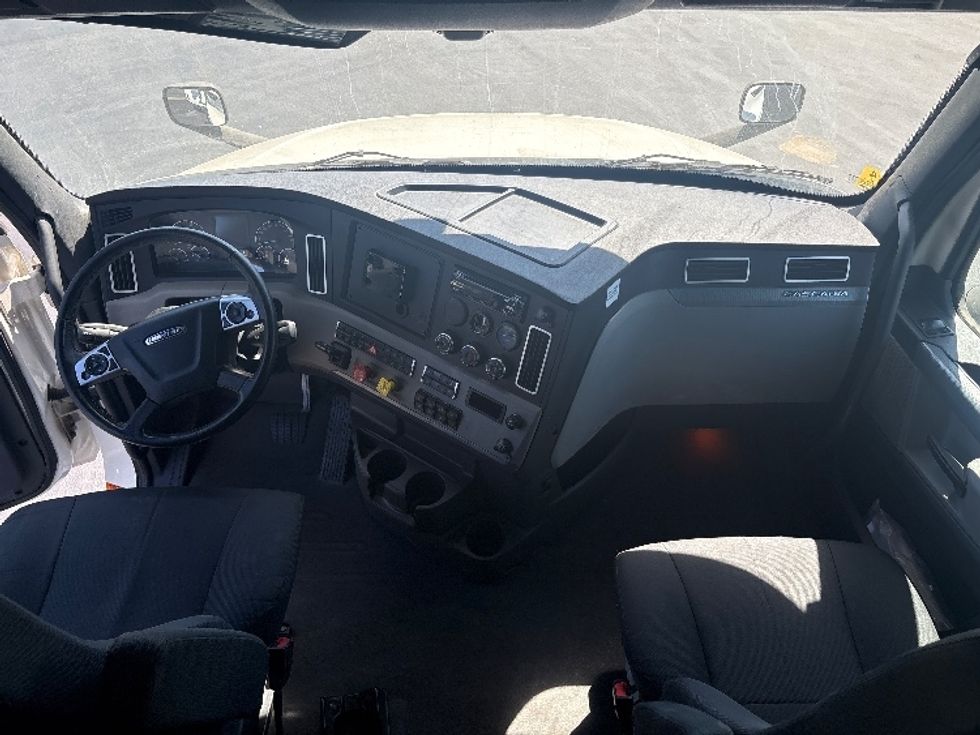 Sleeper Tractor-Heavy Duty Tractors-Freightliner-2020-T12664ST-Fontana-CA-275,759\n\t\tmiles-$ 79,750 - Image 12