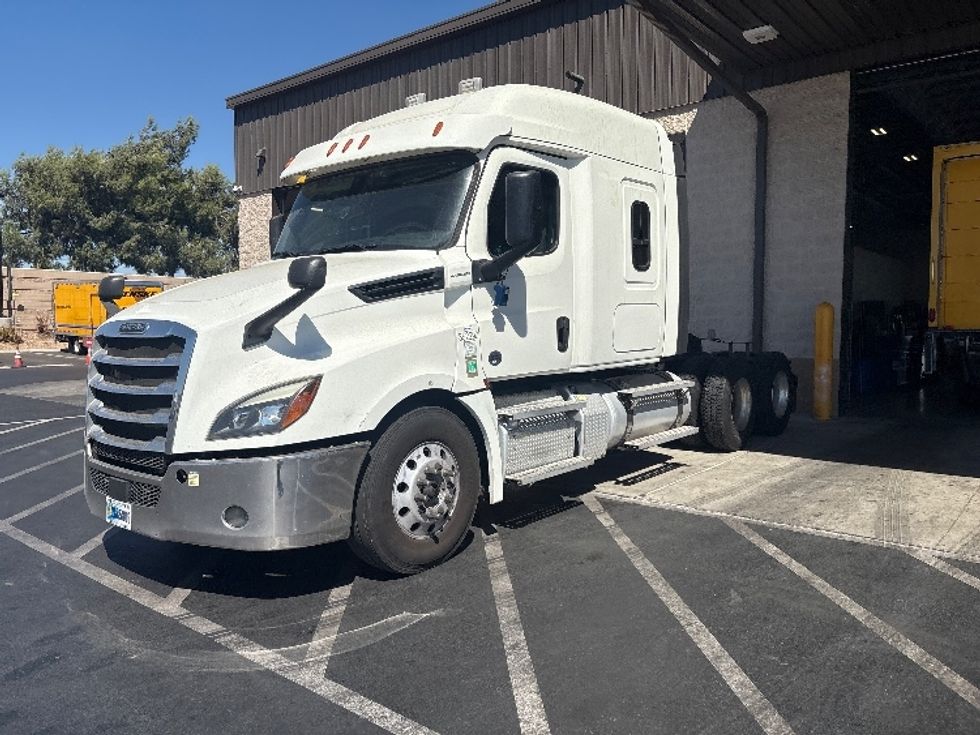 Sleeper Tractor-Heavy Duty Tractors-Freightliner-2020-T12664ST-Fontana-CA-275,759\n\t\tmiles-$ 79,750 - Image 3