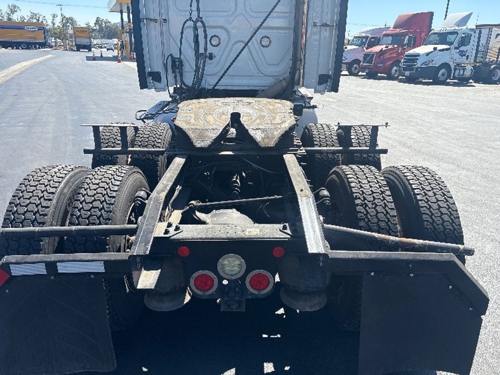 Sleeper Tractor-Heavy Duty Tractors-Freightliner-2020-T12664ST-Fontana-CA-275,759\n\t\tmiles-$ 79,750 - Image 6