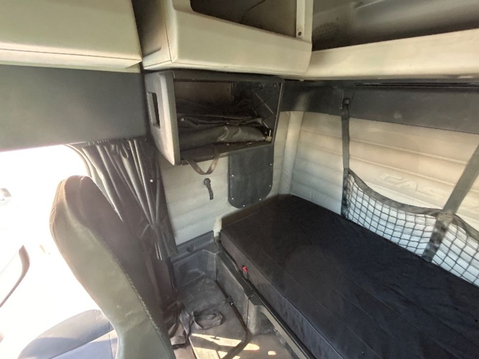 Sleeper Tractor-Heavy Duty Tractors-Freightliner-2020-T12664ST-Fontana-CA-275,759\n\t\tmiles-$ 86,000 - Image 19