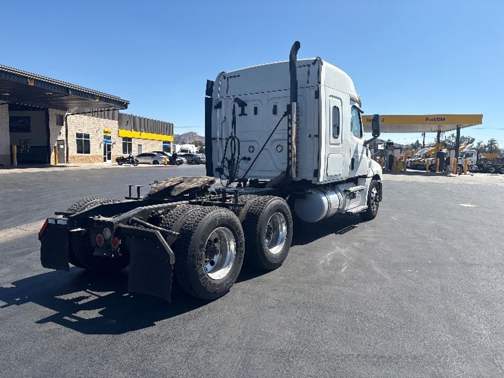 Sleeper Tractor-Heavy Duty Tractors-Freightliner-2020-T12664ST-Fontana-CA-275,759\n\t\tmiles-$ 86,000 - Image 7