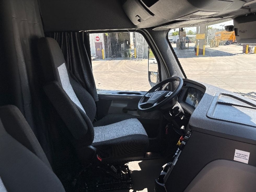 Sleeper Tractor-Heavy Duty Tractors-Freightliner-2020-T12664ST-Fontana-CA-416,380\n\t\tmiles-$ 68,000 - Image 15