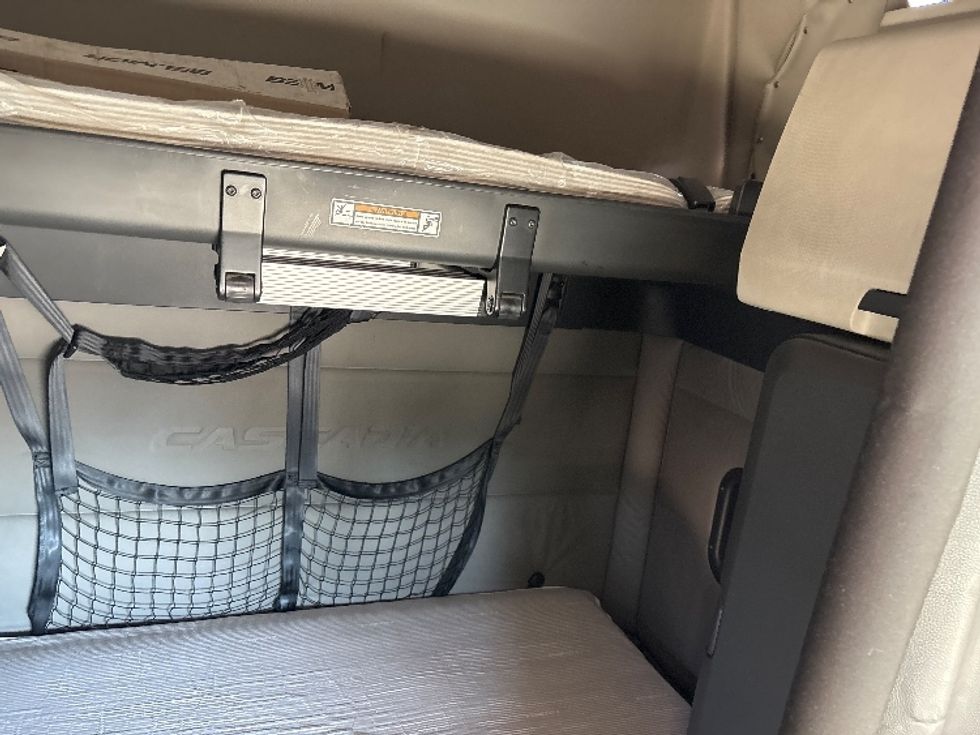 Sleeper Tractor-Heavy Duty Tractors-Freightliner-2020-T12664ST-Fontana-CA-416,380\n\t\tmiles-$ 68,000 - Image 17