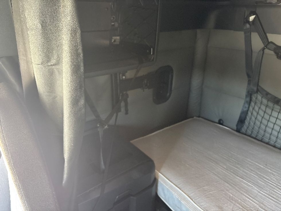 Sleeper Tractor-Heavy Duty Tractors-Freightliner-2020-T12664ST-Fontana-CA-416,380\n\t\tmiles-$ 68,000 - Image 19