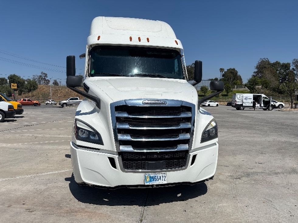 Sleeper Tractor-Heavy Duty Tractors-Freightliner-2020-T12664ST-Fontana-CA-416,380\n\t\tmiles-$ 68,000 - Image 2