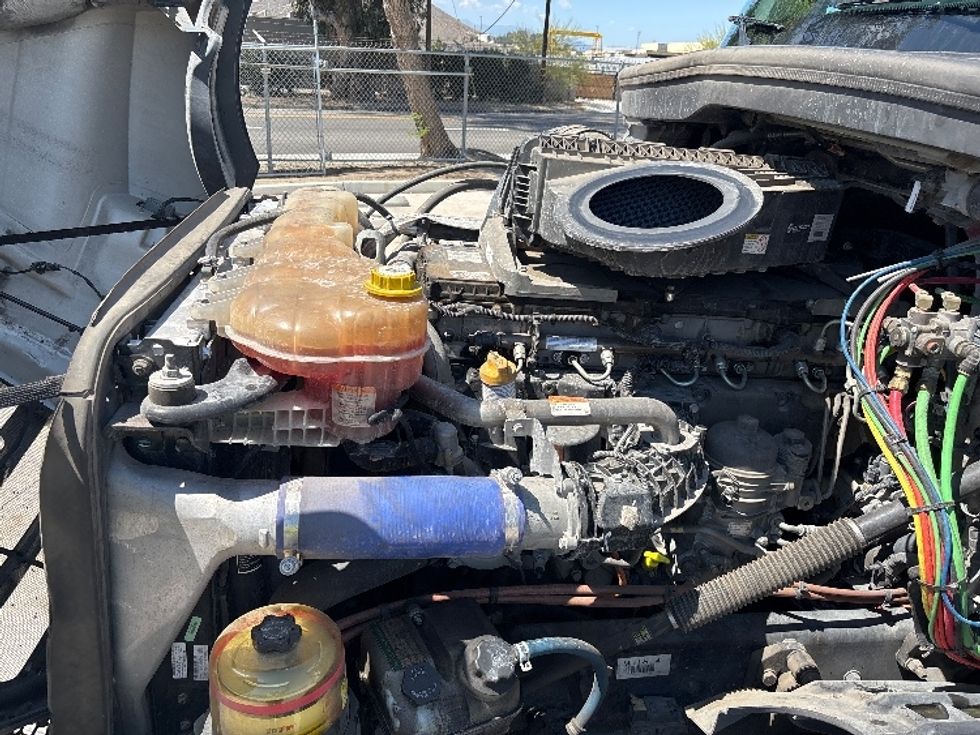 Sleeper Tractor-Heavy Duty Tractors-Freightliner-2020-T12664ST-Fontana-CA-416,380\n\t\tmiles-$ 68,000 - Image 21