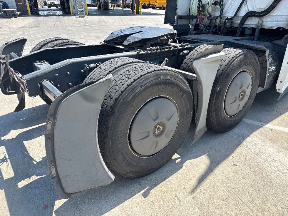 Sleeper Tractor-Heavy Duty Tractors-Freightliner-2020-T12664ST-Fontana-CA-416,380\n\t\tmiles-$ 68,000 - Image 23