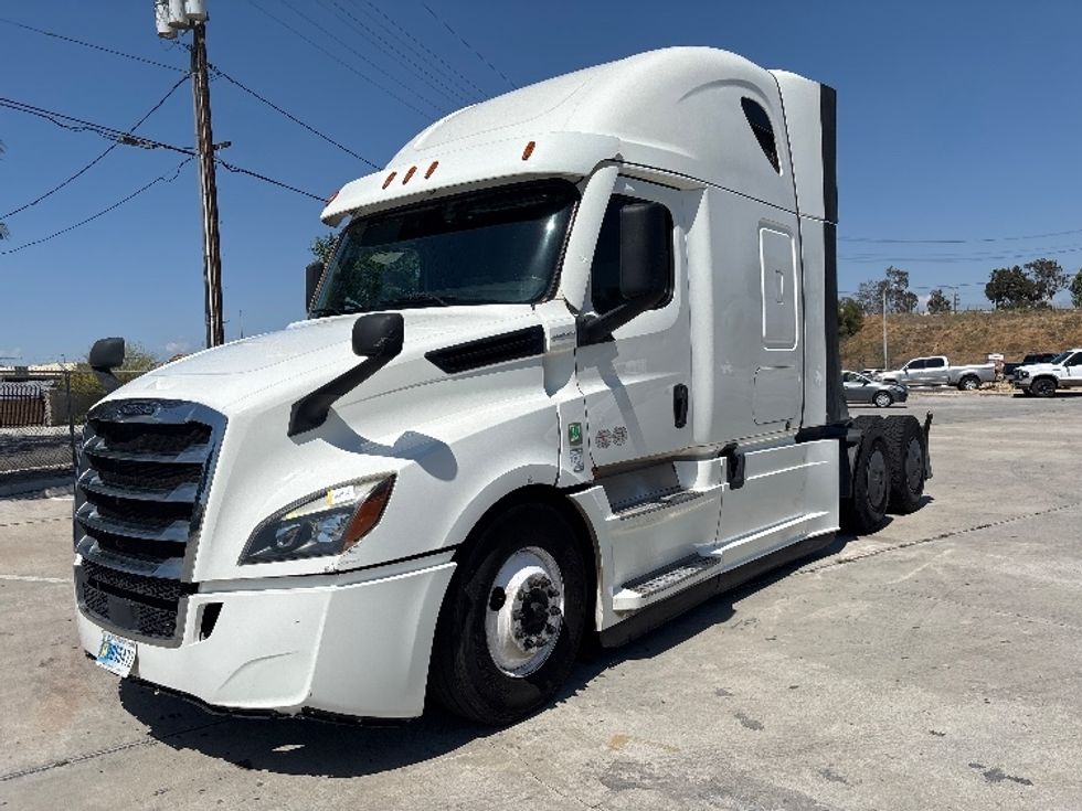 Sleeper Tractor-Heavy Duty Tractors-Freightliner-2020-T12664ST-Fontana-CA-416,380\n\t\tmiles-$ 68,000 - Image 3
