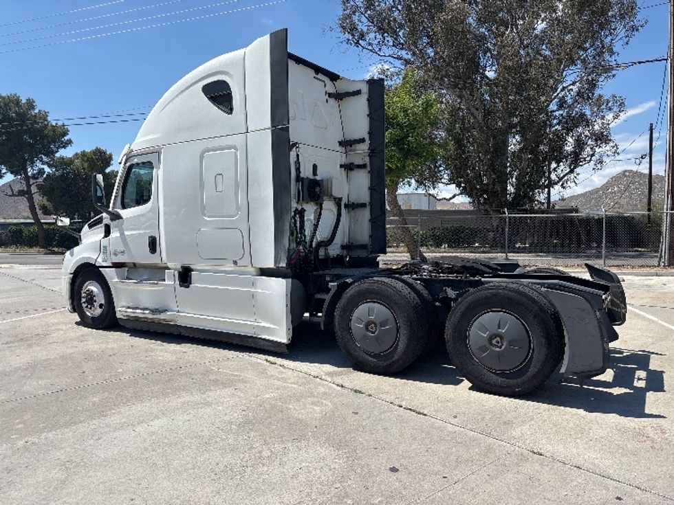 Sleeper Tractor-Heavy Duty Tractors-Freightliner-2020-T12664ST-Fontana-CA-416,380\n\t\tmiles-$ 68,000 - Image 5