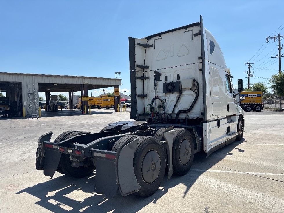 Sleeper Tractor-Heavy Duty Tractors-Freightliner-2020-T12664ST-Fontana-CA-416,380\n\t\tmiles-$ 68,000 - Image 7
