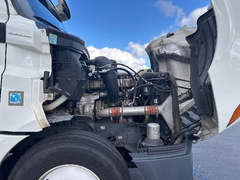 Sleeper Tractor-Heavy Duty Tractors-Freightliner-2020-T12664ST-Fontana-CA-421,165\n\t\tmiles-$ 69,500 - Image 20