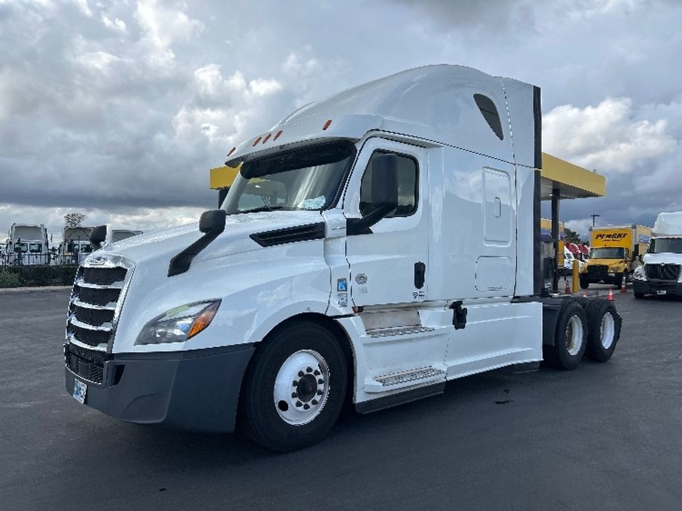Sleeper Tractor-Heavy Duty Tractors-Freightliner-2020-T12664ST-Fontana-CA-421,165\n\t\tmiles-$ 69,500 - Image 3