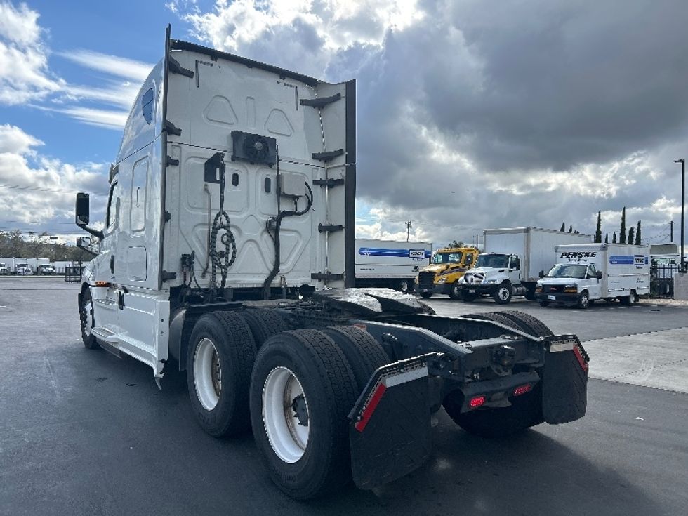 Sleeper Tractor-Heavy Duty Tractors-Freightliner-2020-T12664ST-Fontana-CA-421,165\n\t\tmiles-$ 69,500 - Image 5