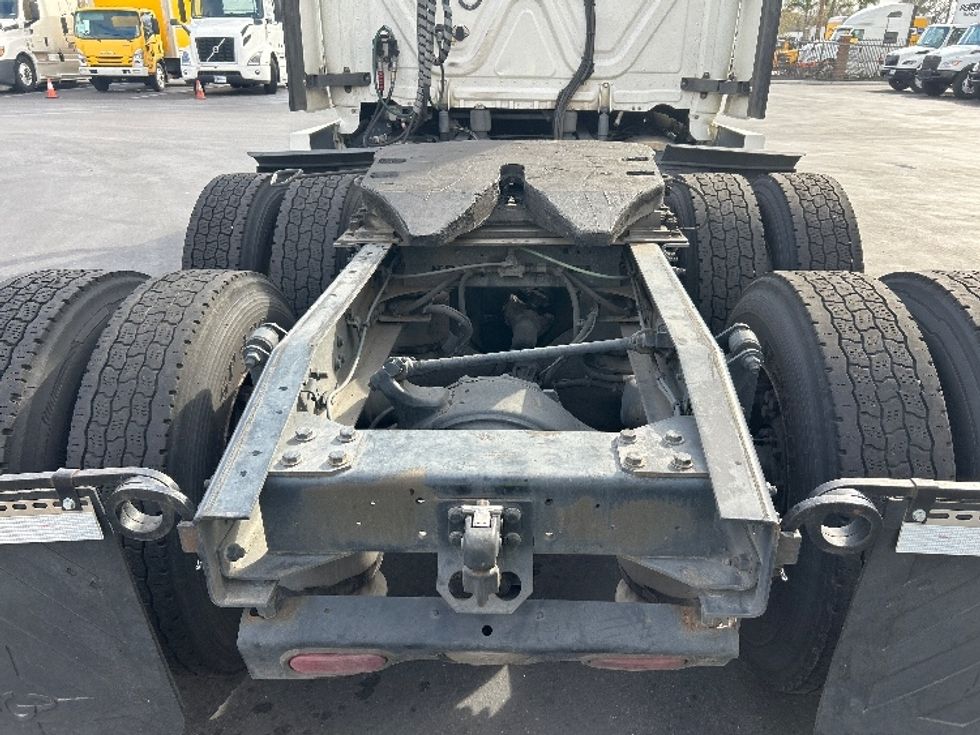 Sleeper Tractor-Heavy Duty Tractors-Freightliner-2020-T12664ST-Fontana-CA-421,165\n\t\tmiles-$ 69,500 - Image 6