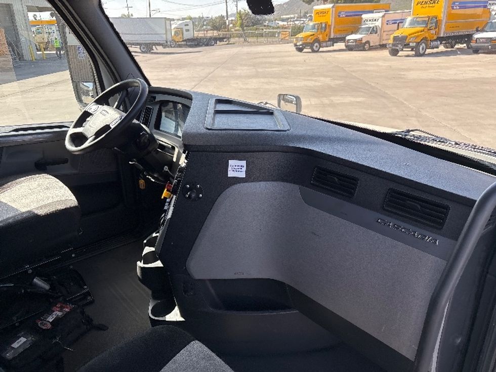 Sleeper Tractor-Heavy Duty Tractors-Freightliner-2020-T12664ST-Fontana-CA-433,559\n\t\tmiles-$ 70,000 - Image 14