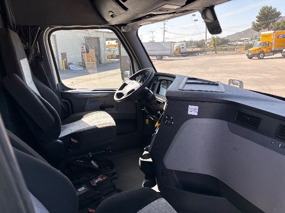 Sleeper Tractor-Heavy Duty Tractors-Freightliner-2020-T12664ST-Fontana-CA-433,559\n\t\tmiles-$ 70,000 - Image 15