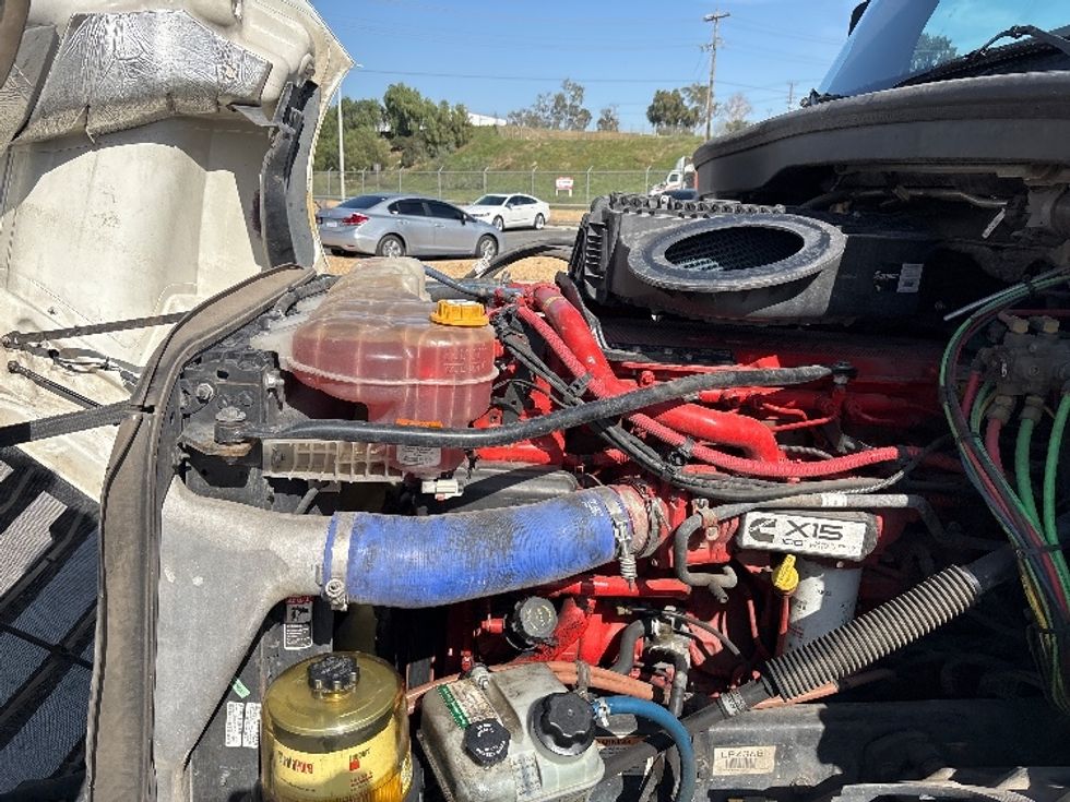 Sleeper Tractor-Heavy Duty Tractors-Freightliner-2020-T12664ST-Fontana-CA-433,559\n\t\tmiles-$ 70,000 - Image 21