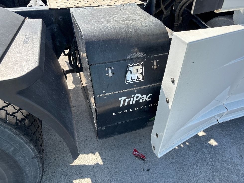 Sleeper Tractor-Heavy Duty Tractors-Freightliner-2020-T12664ST-Fontana-CA-433,559\n\t\tmiles-$ 70,000 - Image 22