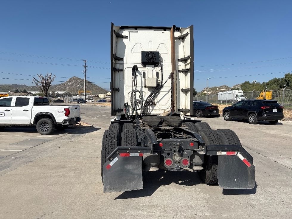 Sleeper Tractor-Heavy Duty Tractors-Freightliner-2020-T12664ST-Fontana-CA-433,559\n\t\tmiles-$ 70,000 - Image 6