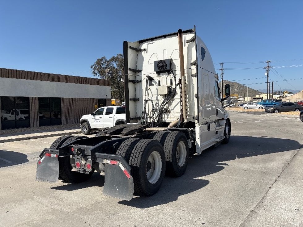 Sleeper Tractor-Heavy Duty Tractors-Freightliner-2020-T12664ST-Fontana-CA-433,559\n\t\tmiles-$ 70,000 - Image 7