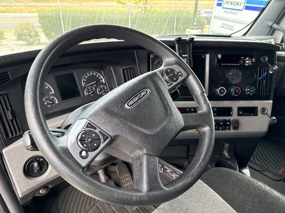 Sleeper Tractor-Heavy Duty Tractors-Freightliner-2020-T12664ST-Fontana-CA-453,963\n\t\tmiles-$ 68,500 - Image 10