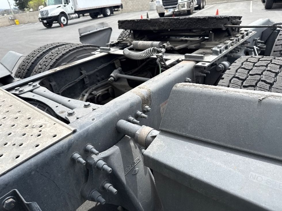 Sleeper Tractor-Heavy Duty Tractors-Freightliner-2020-T12664ST-Fontana-CA-453,963\n\t\tmiles-$ 68,500 - Image 22