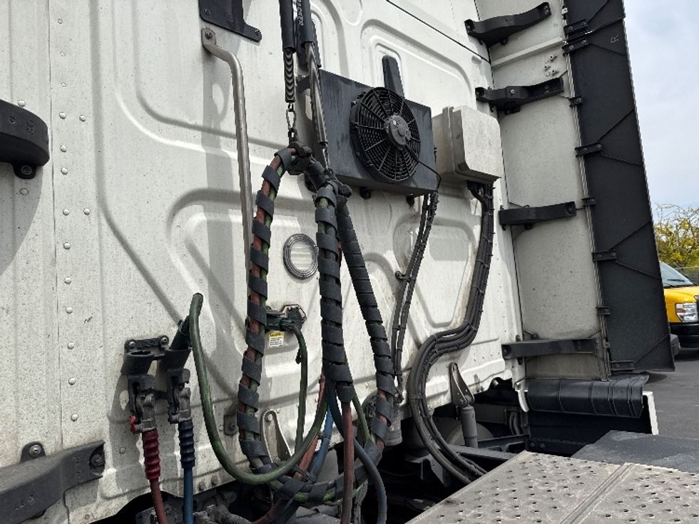 Sleeper Tractor-Heavy Duty Tractors-Freightliner-2020-T12664ST-Fontana-CA-453,963\n\t\tmiles-$ 68,500 - Image 23