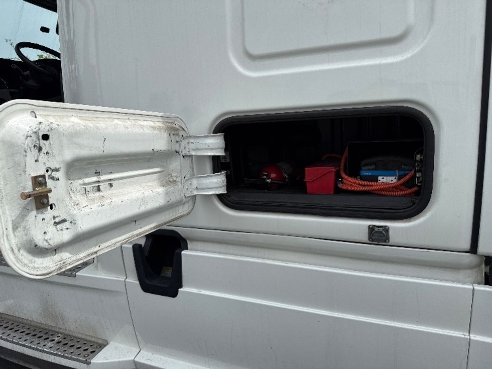 Sleeper Tractor-Heavy Duty Tractors-Freightliner-2020-T12664ST-Fontana-CA-453,963\n\t\tmiles-$ 68,500 - Image 24