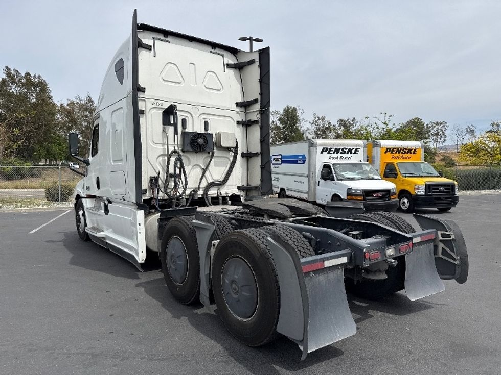 Sleeper Tractor-Heavy Duty Tractors-Freightliner-2020-T12664ST-Fontana-CA-453,963\n\t\tmiles-$ 68,500 - Image 5