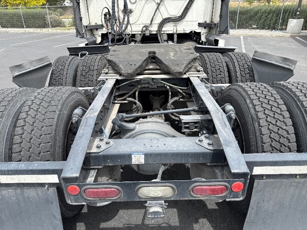 Sleeper Tractor-Heavy Duty Tractors-Freightliner-2020-T12664ST-Fontana-CA-453,963\n\t\tmiles-$ 68,500 - Image 6