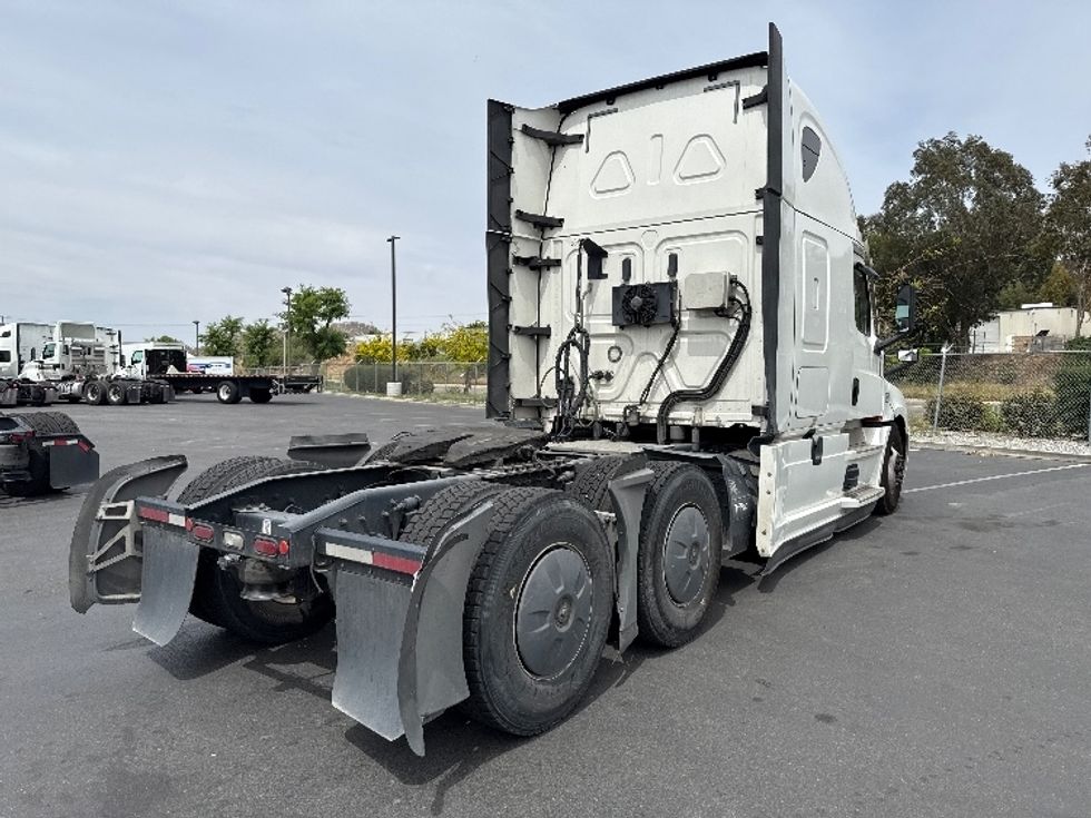Sleeper Tractor-Heavy Duty Tractors-Freightliner-2020-T12664ST-Fontana-CA-453,963\n\t\tmiles-$ 68,500 - Image 7