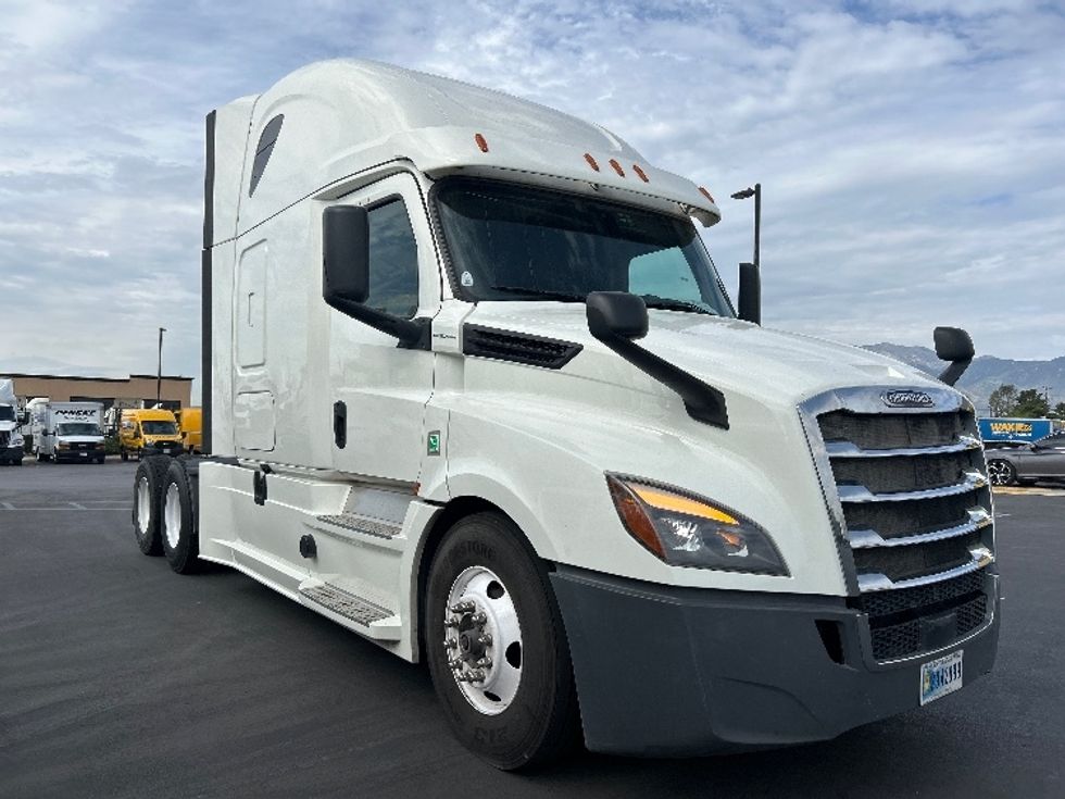 Sleeper Tractor-Heavy Duty Tractors-Freightliner-2020-T12664ST-Fontana-CA-454,189\n\t\tmiles-$ 67,500 - Image 1