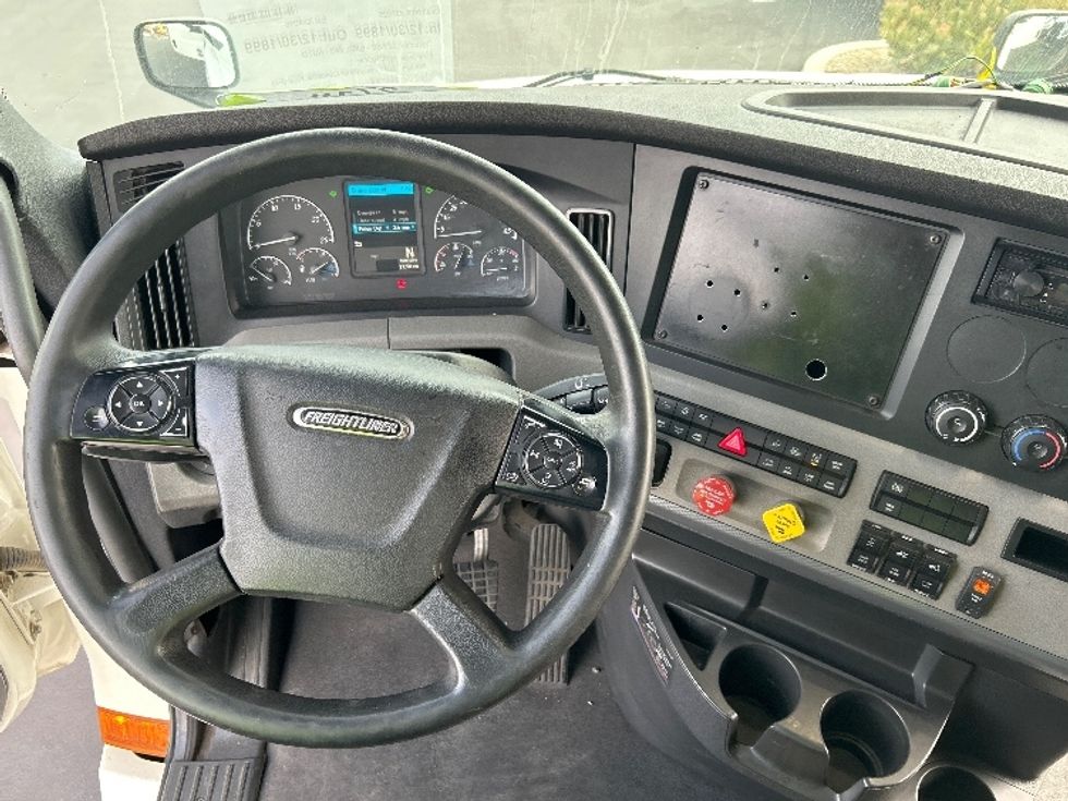 Sleeper Tractor-Heavy Duty Tractors-Freightliner-2020-T12664ST-Fontana-CA-454,189\n\t\tmiles-$ 67,500 - Image 11
